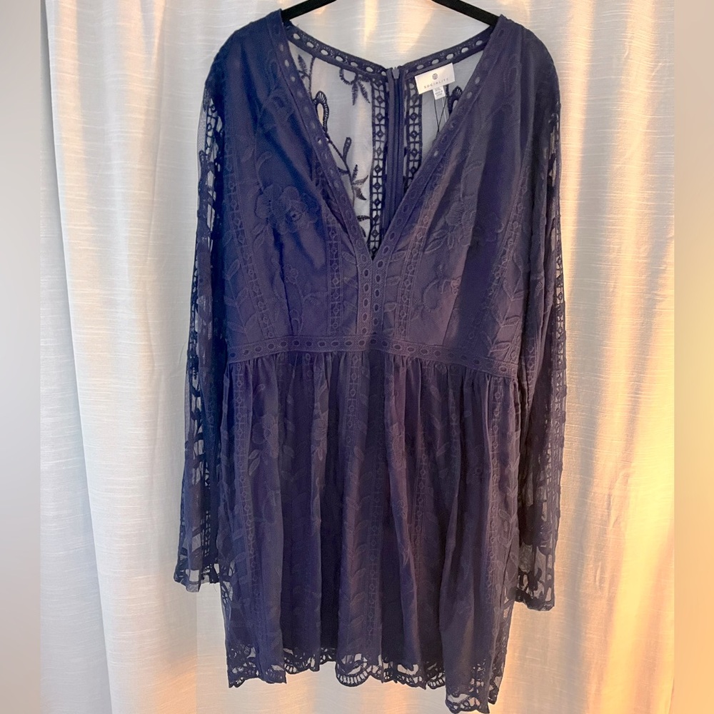 NWT- Socialite from Nordstrom long sleeve v-neck lace mini dress, navy, XXL
